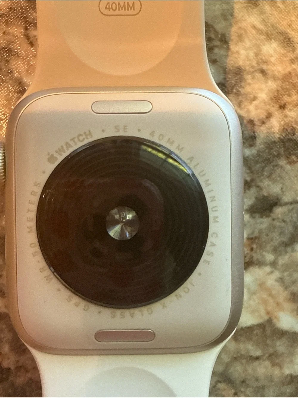 Apple Watch SE 2nd Gen with Starlight Aluminum Case and Starlight Sport Band
